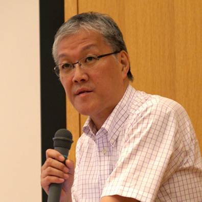 挨拶する前多理事長